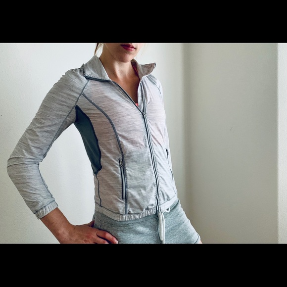 Lululemon Athletic Light weight Zipper jacket - Picture 2 of 8